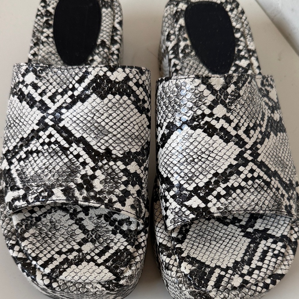 Topshop Women's Black White Snake Print Platform Slip on Sandals Size 36 - Picture 4 of 13